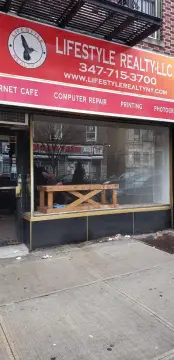 Retail Storefront on Franklin Avenue