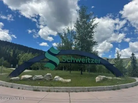 Single-Family Lot in Gated Resort