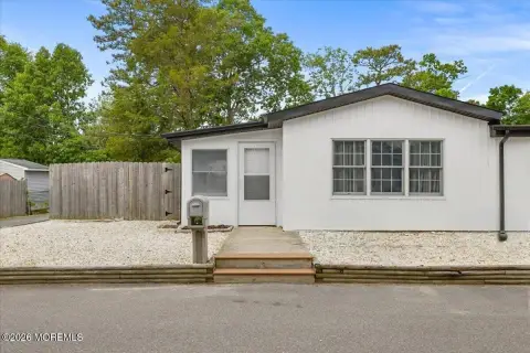Updated 2-Bedroom Residential Home