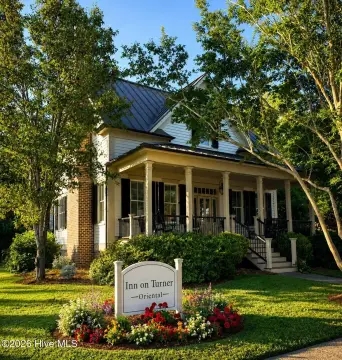 Furnished Bed & Breakfast with Apartment