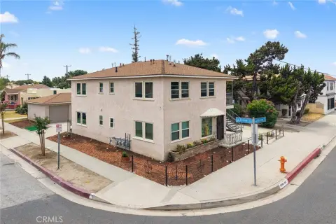 Corner-Lot Quadruplex with Garages