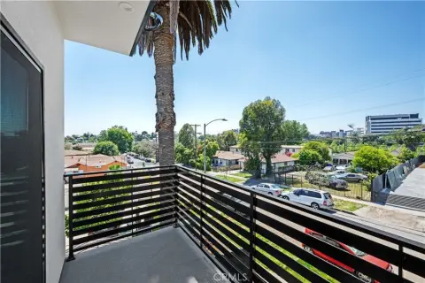 5-Unit Contemporary Apartment Building