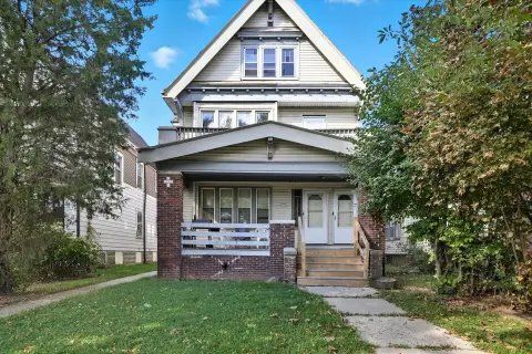 Spacious Milwaukee Duplex For Sale