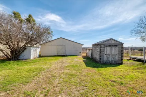 Versatile Commercial Property in Cedar Creek