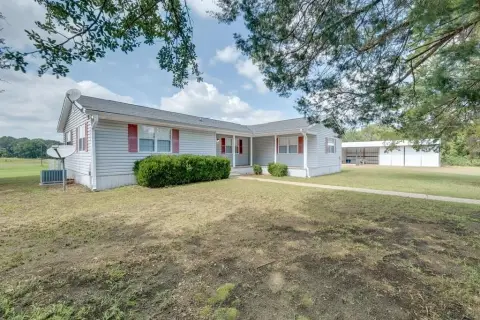 Farmhouse on Unrestricted Acreage