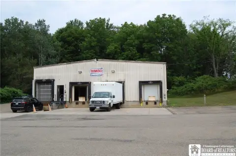 Warehouse with Four Dock Doors