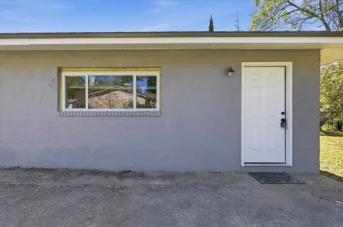 Renovated Duplex Near Universities