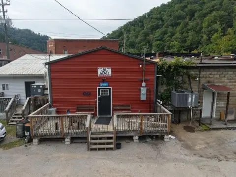 Open-Concept Restaurant Building