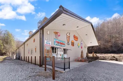 Restaurant Building with Garage Space