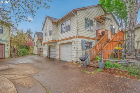 Townhouse-Style Duplex in Quiet Cul-de-Sac