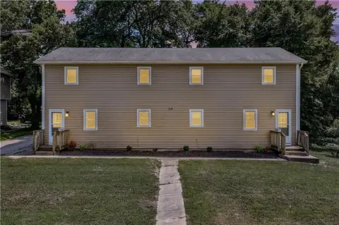 Remodeled 5-Bed Duplex with Parking
