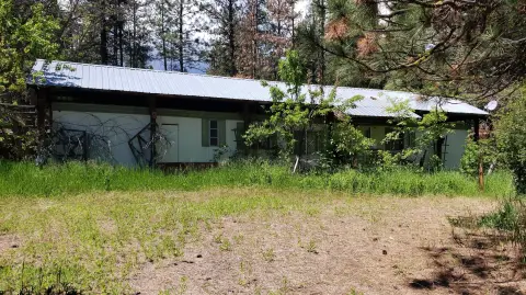 Land with Structure in Kettle Falls