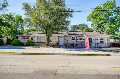 Restaurant and Bar on Glenview