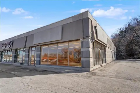 Fayetteville Retail/Office Space Available