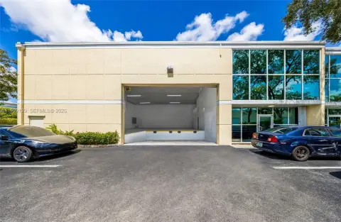 Doral Warehouse Near Airport