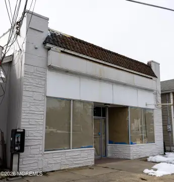 Beachwood Storefront with Flexible Layout