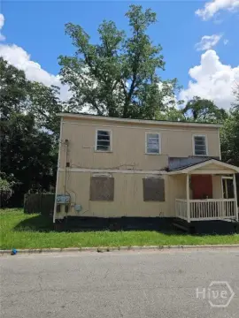 Savannah Duplex on Spacious Lot