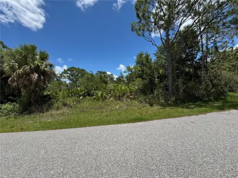 Oversized Lot in Port Charlotte