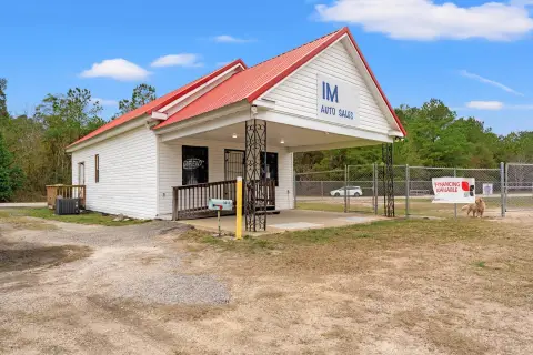 Versatile Commercial Building with Apartment