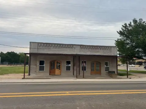 Historic Commercial Building in Maypearl