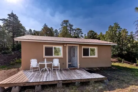 Land with Mountain Views, Cabin
