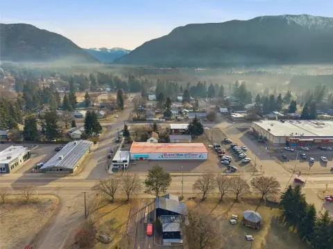 Open-Span Retail Building