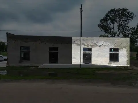 Versatile Commercial Space in Rice, TX