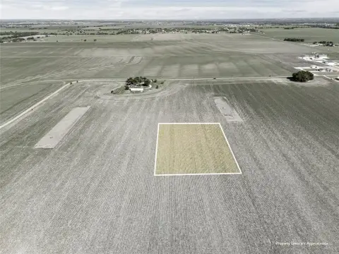 Spacious Farmland in Woodway, TX