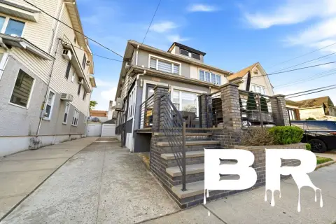 Semi-Detached Home with Private Backyard