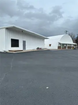 Fenced Flex Property