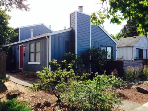 Portland Duplex in Woodstock