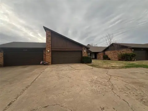 Half Duplex Near Lake Hefner