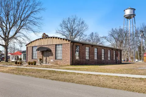 Remodeled Multi-Use Warehouse Opportunity