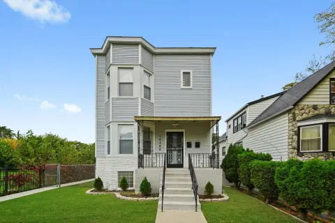 Renovated Duplex With Shared Laundry