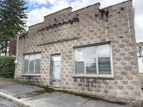 Lansford Commercial Building For Sale