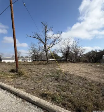 Residential Lot in Pleasanton, TX