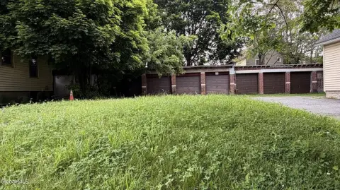 Albany Vacant Land with Garages