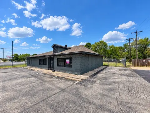 Freestanding Retail Building
