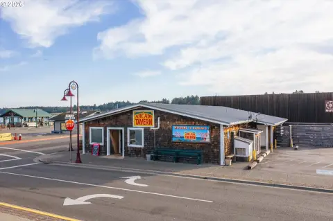 Riverfront Tavern with Patio