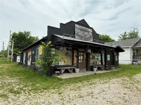 Commercial Building with Garage