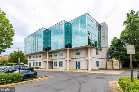 Office Units with Shared Parking