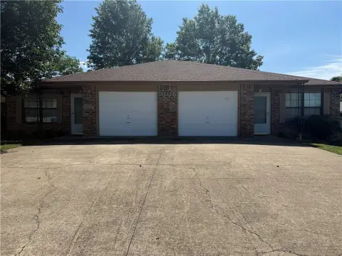 Well-Maintained Duplex with Fenced Yard