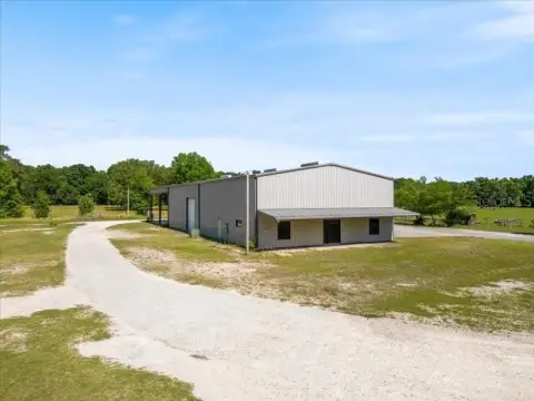 High-Clearance Warehouse With Yard