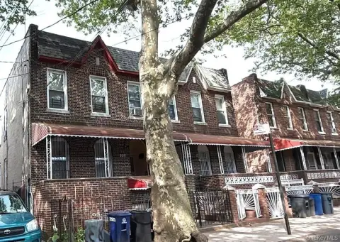 Colonial Home in Brooklyn
