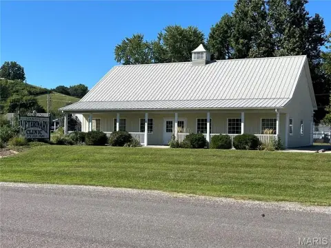 Commercial Building with Highway Frontage