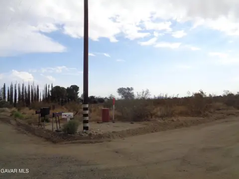 5-Acre Corner Parcel in Palmdale