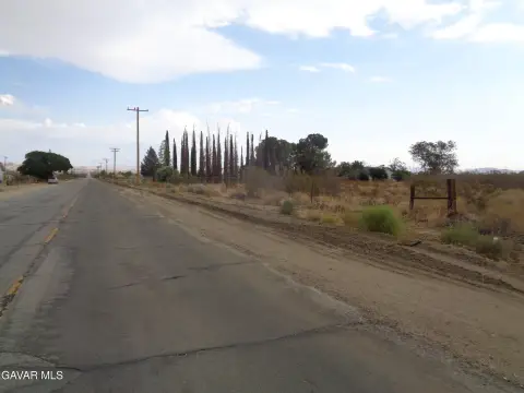 Palmdale Land with Mountain Views