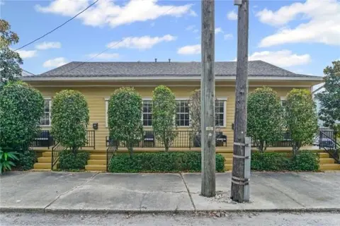 Renovated Duplex with Separate Decks