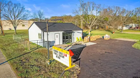 Updated Commercial Building in Yantis