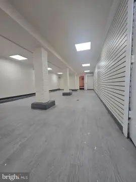 Renovated Walk-Down Retail Space